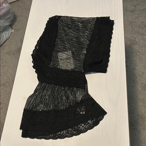 Forever 21 Black Plunge V-Neck Sleeveless Blouse - Picture 4 of 4